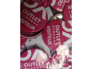 Badges imprim sur mesure avec pingle pour Le Staff de Outlet Aubonne