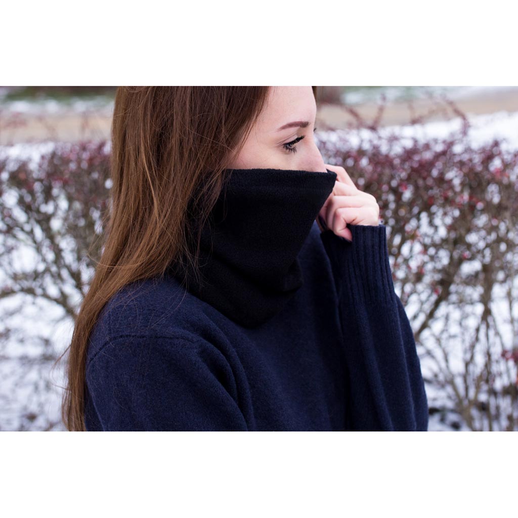 Cache cou, bleu marine en rançonner 200 g / m2 Photo 8 clients/infiniprinting/ax/photos_BD/AX4126-P8-Cache-cou-imprime-.jpg