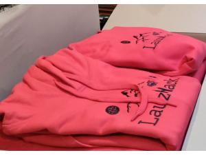 Sweat avec broderie face avant et dos logo entreprise mod�le Kariban K4041 pour LauzHack � Lausanne